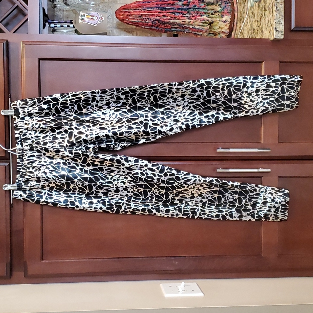 Body Wrappers Black and White Abstract Print Leggings